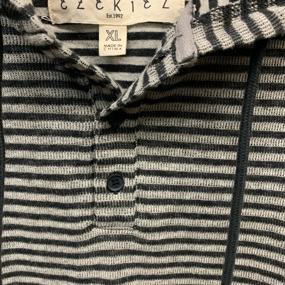 Ezekiel hoodie xl grey black stripes 3 buttons